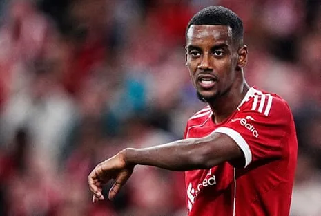 Alexander Isak's Debut Offers Star Power Amid Evident Lack of Match Fitness